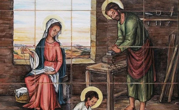 San José con el Niño Jesús, ejemplo de paternidad y amor.